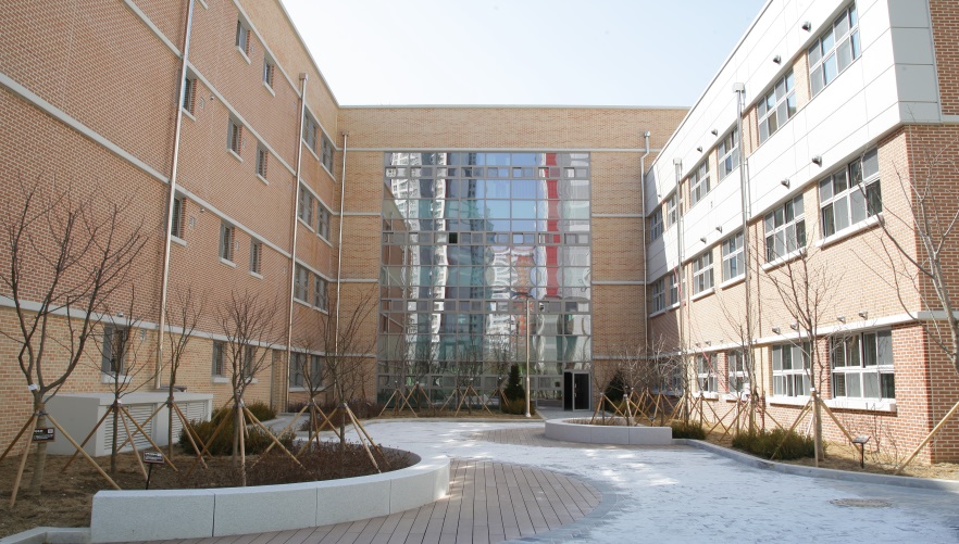 행복한 배움으로 서로 소통하며 함께 성장하는 운정중학교